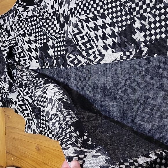 Creation size M women's black and gray button front sleeveless cardigan - Picture 5 of 10